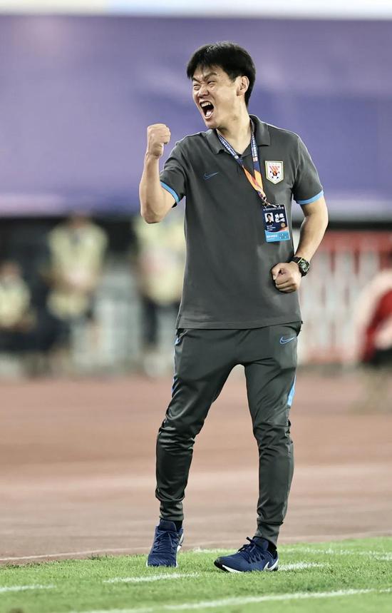 开云-关于关键时刻体能课后，圣安东尼奥马刺防线松动备战中超，压力陡增，团队化学反应显著的信息