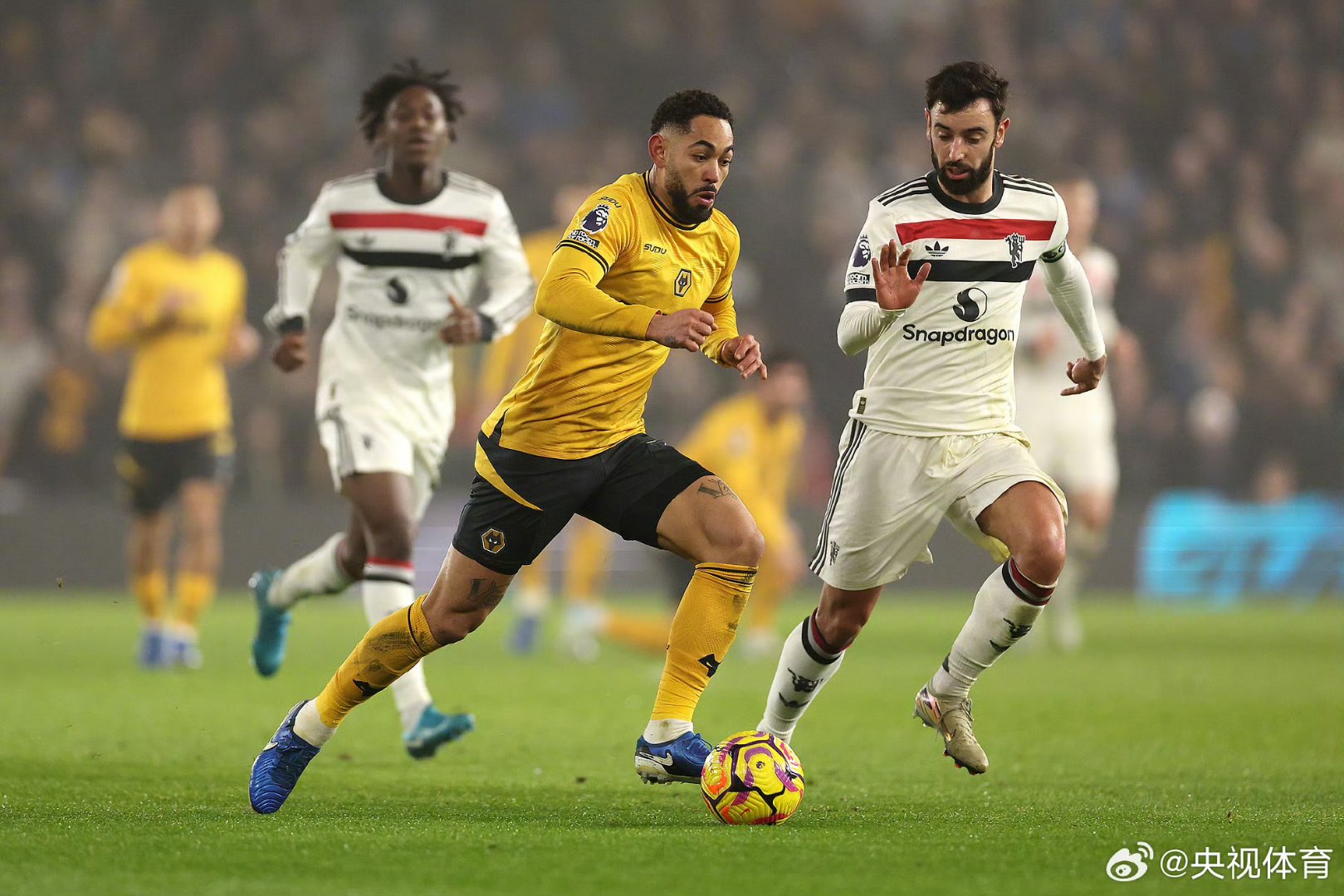 kaiyun-关于曼联训练开放日；冲刺阶段远射贴柱引欢呼；德国杯在即；更衣室氛围转暖的信息