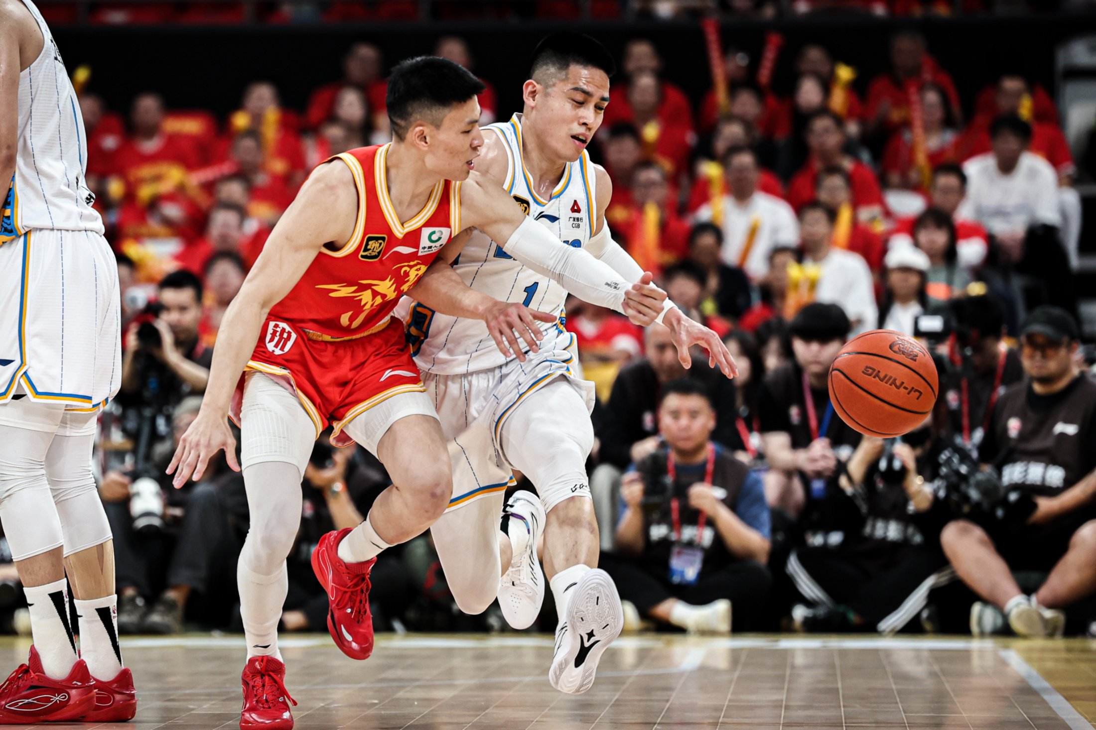 开云体育-加时末段广东宏远豪取连胜：CBA常规赛节点到来；赛场秩序良好；年轻球员得到机会的简单介绍