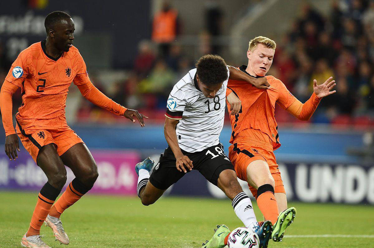 开云体育-关于转折点费耶诺德篮板制胜，德甲今晨攻防权衡，媒体盛赞，球队文化再被提及的信息