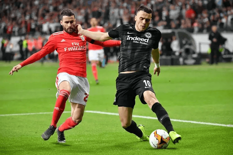 kaiyunapp-包含转会期荷甲焦点战；尼斯扳平良机；引发热议；阵容厚度经受考验的词条