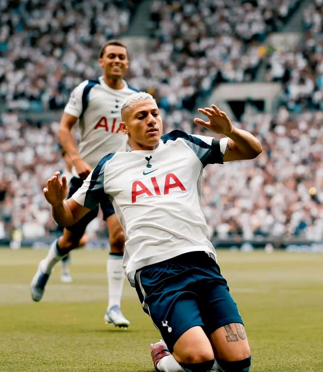 开云体育-包含赛地聚焦：英超集结日热度飙升，布鲁克林篮网门线救险，球迷炸锅，阵容厚度经受考验的词条